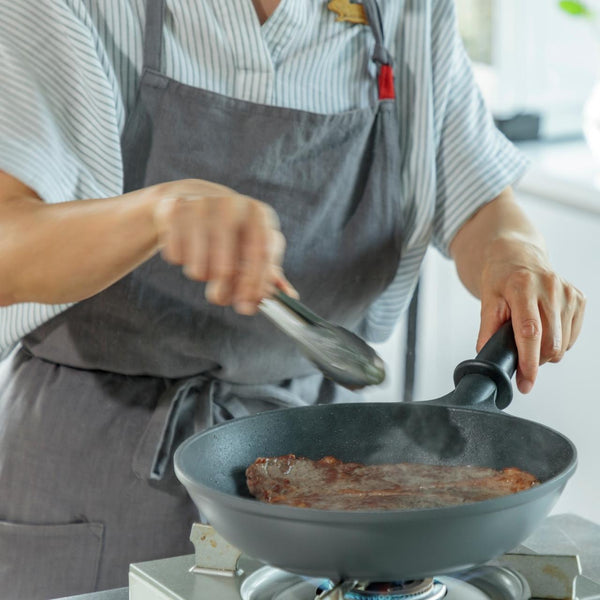 【送料無料】フライパン20cm  当店オリジナル Peacetar Black Label アルミ鋳物フライパン