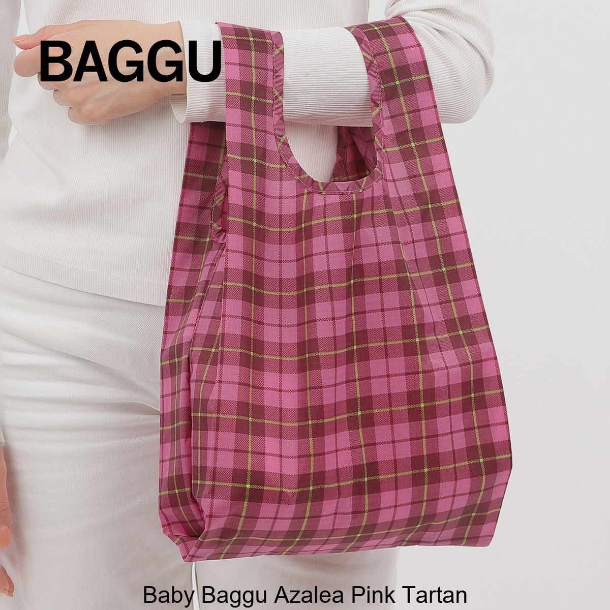BABY BAGGU ピンクタータン 持った時のサイズ感