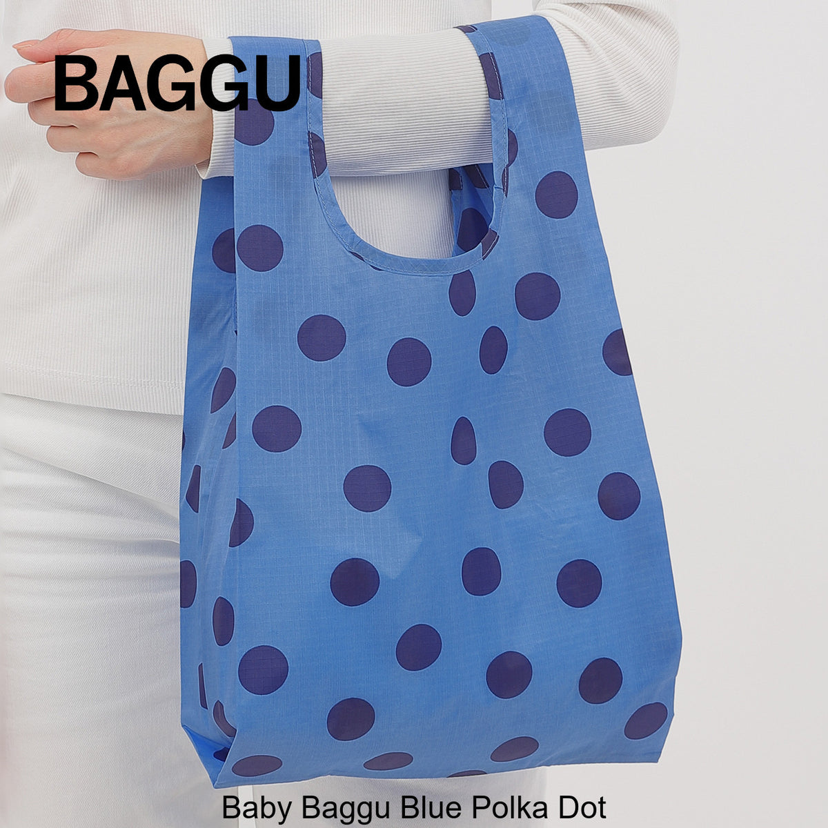 BABY BAGGU ブルードット 持った時のサイズ感