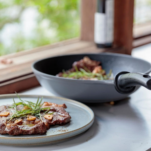 【アウトレット】フライパン24cm  当店オリジナル Peacetar Black Label アルミ鋳物フライパン【送料無料】 - 鍋・フライパン・キッチン用品と雑貨の専門店 『NABESTORE』